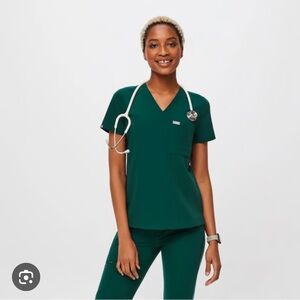 Forest green Catarina one pocket scrub top - Xs ** BRAND NEW condition **